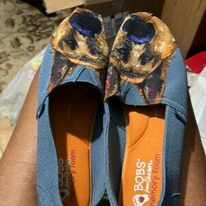 Bobs memory foam dog shoes.  Size 9.5